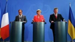 Порошенко, Меркель и Олланд договорились соблюдать минские договоренности