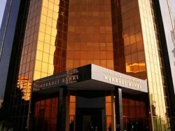 Азербайджанские банки увеличили лимиты на продажу долларов