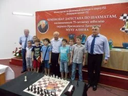 Чемпионат Дагестана по шахматам, посвященный юбилею Муху Алиева, стартовал в Махачкале