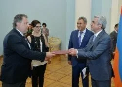 Президент Армении наградил организаторов 6-ых Панармянских игр