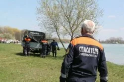 Спасатели Ставрополья достали из воды автомобиль