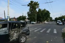 С места столкновения трех машин в Армавире госпитализировано 5 человек
