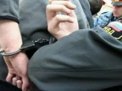Житель Калмыкии ударил полицейского куском шифера