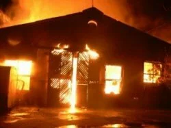 Появились фотографии пожара на астраханском заводе «30 лет Октября»