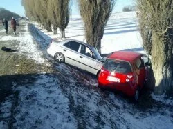 На трассе Ростов-Таганрог в столкновении «Хендай» и «Шевроле» пострадали оба водителя