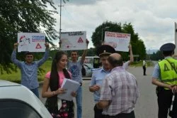 Травмоопасные для детей пересечения автодорог Кабардино-Балкарии патрулируют волонтеры